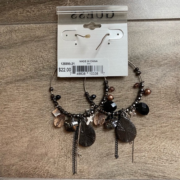 NWT Guess Charm Hoop Earrings - Picture 4 of 5